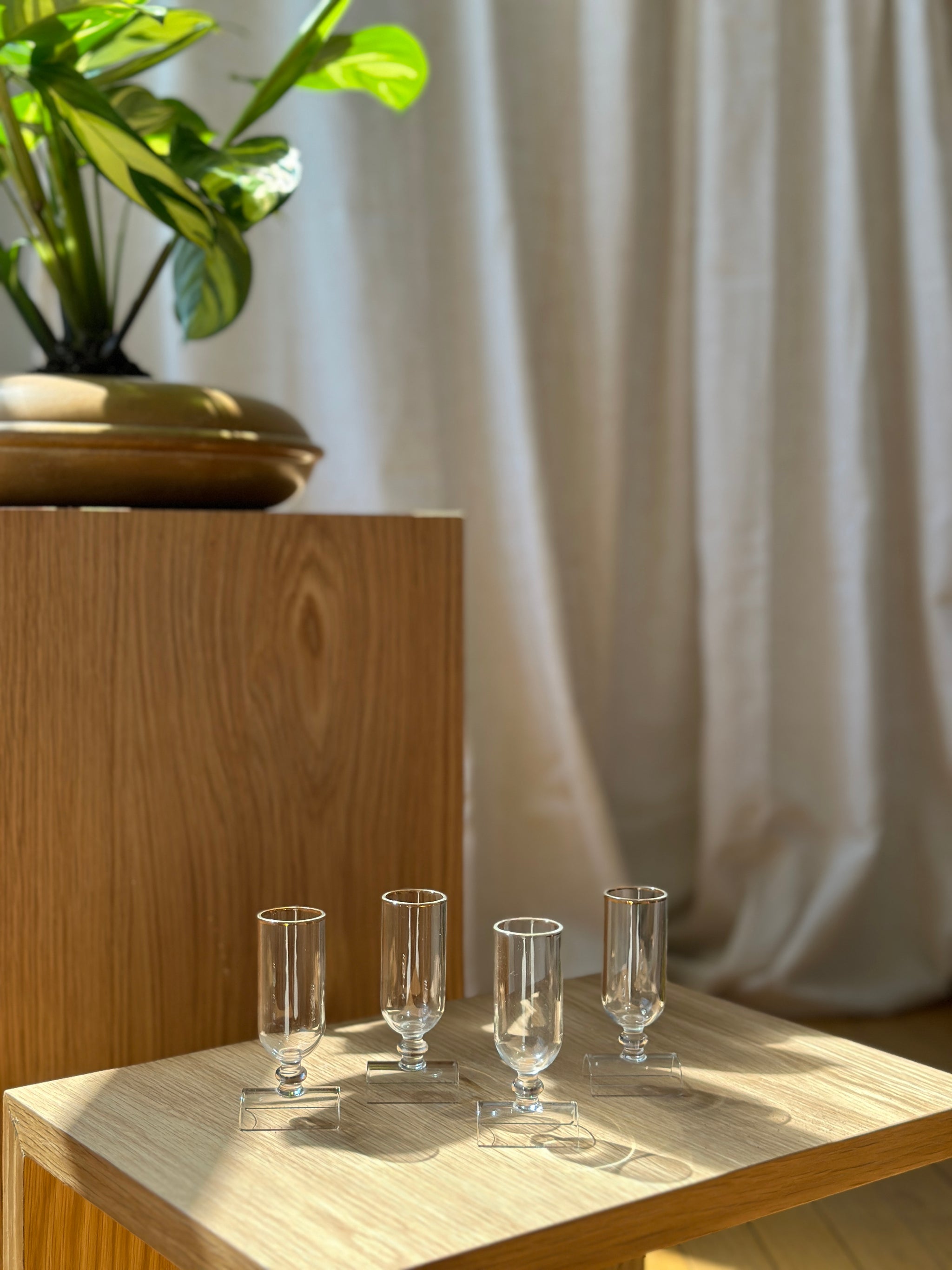 Vintage | Sipper Set 4 with Gilded Rim (Tiny!)