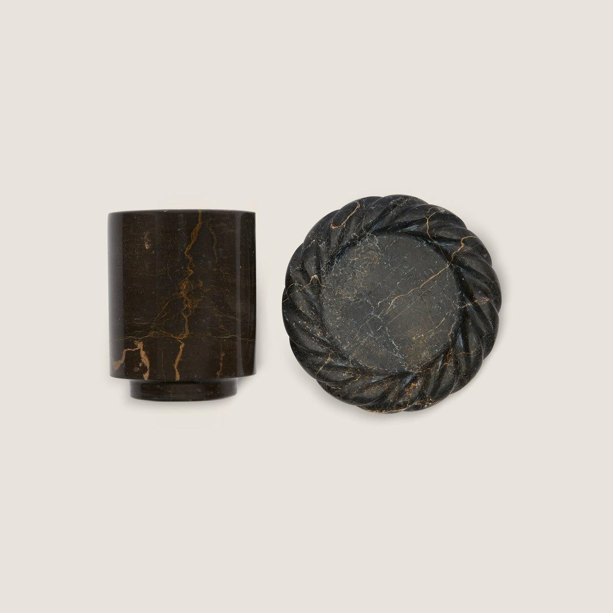 La Corda Piattina in Slate beside a La Tazzina in Slate