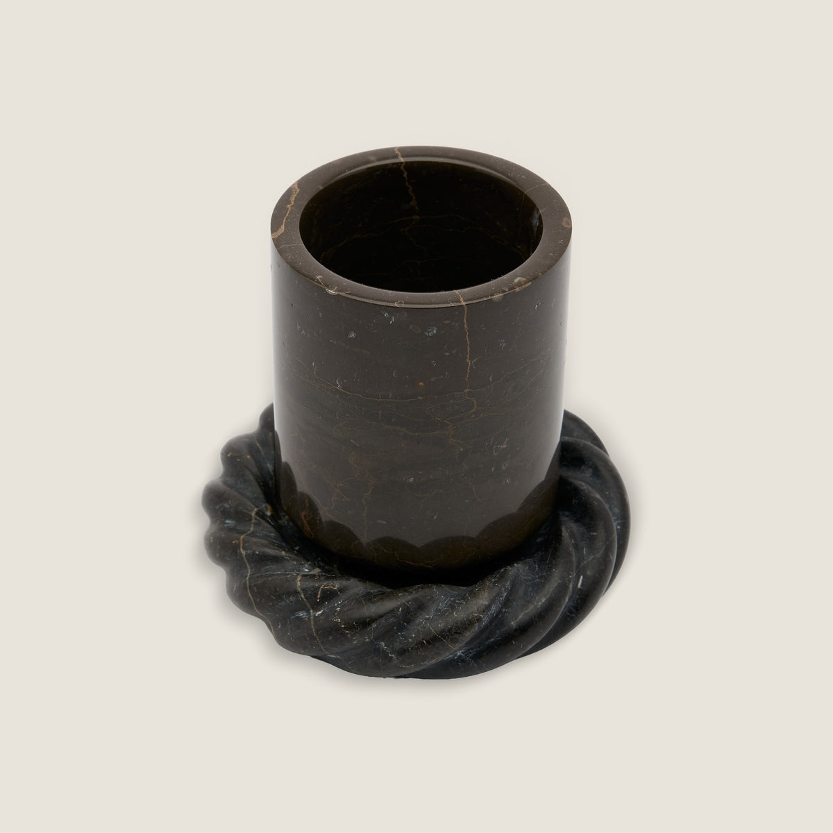 La Tazzina in Slate on a La Corda Piattina in Slate